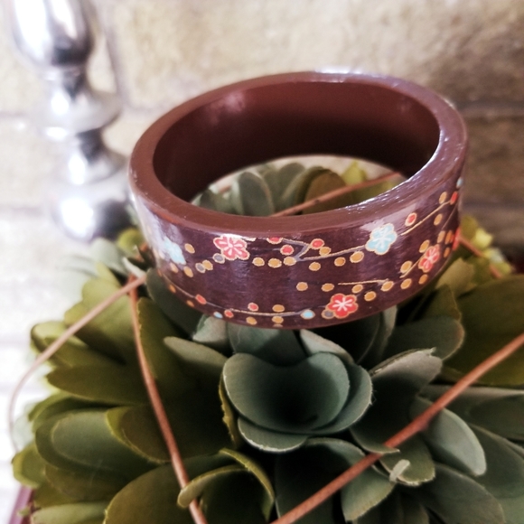 Vintage, Boho Wooden Floral Bangle Bracelet - Picture 5 of 12